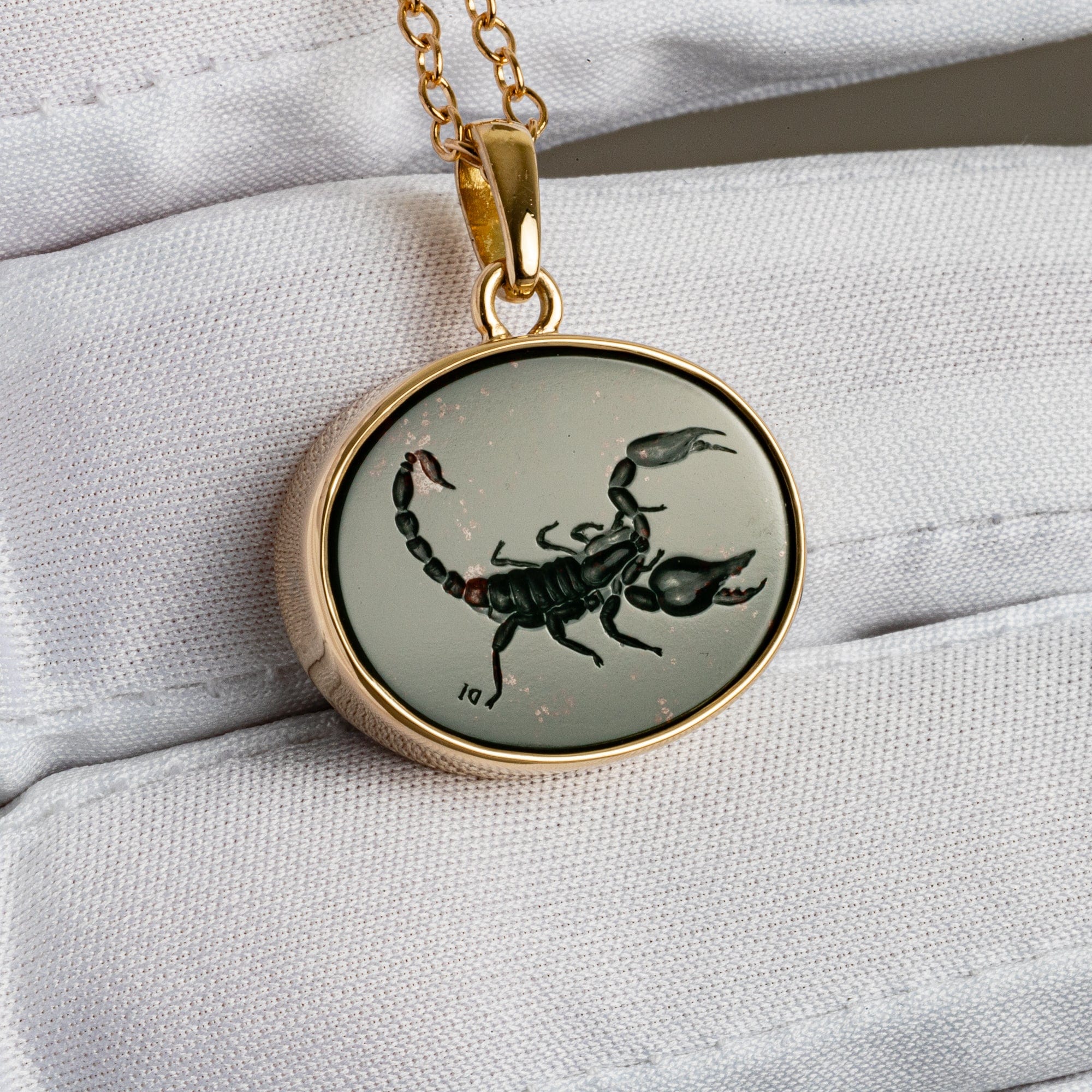 Scorpion Bloodstone Intaglio 18K Gold Pendant – Olithica